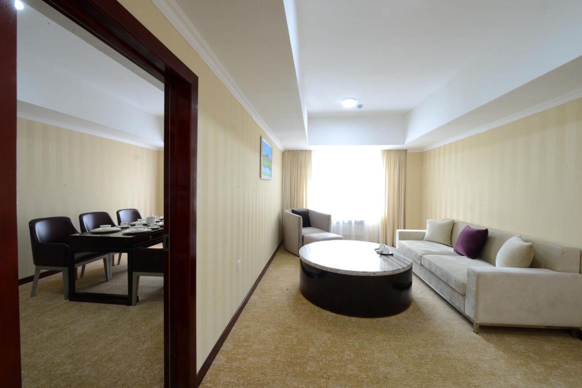 Alpha Hotel Oelan-bator Buitenkant foto