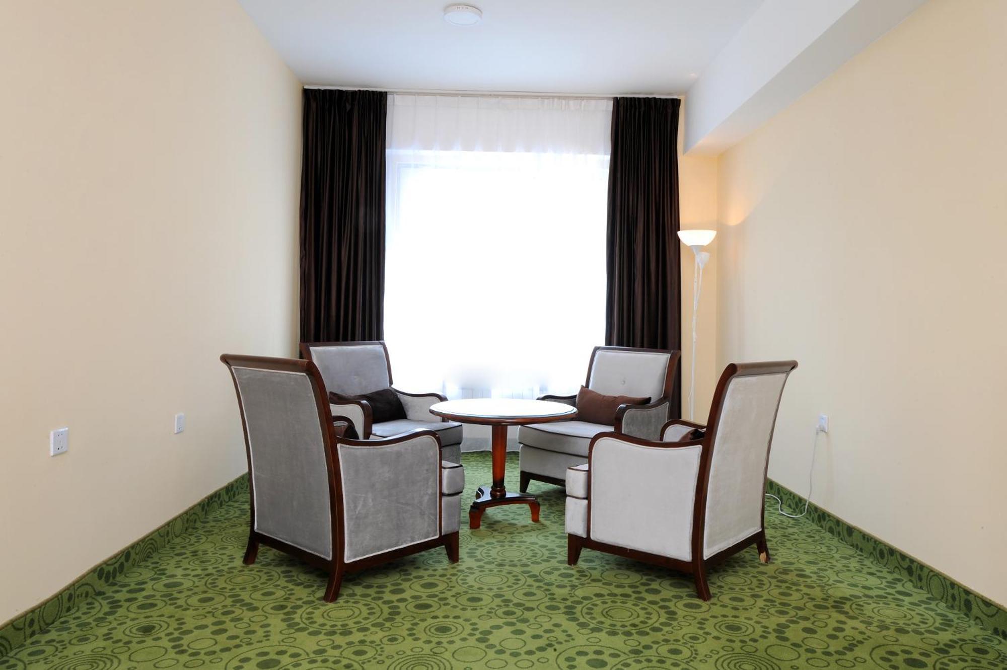 Alpha Hotel Oelan-bator Buitenkant foto